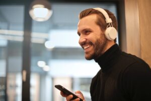 Read more about the article The Complete Guide to Headphone Buying and Listening to Music (Headphones, Over-Ear, Dynamic, & Wireless)